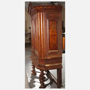 Barocker Stollenschrank