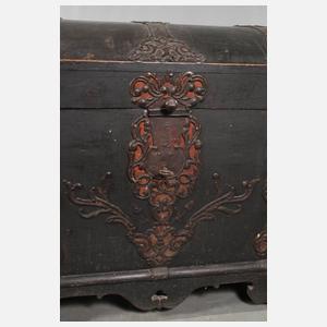 Große Barocktruhe