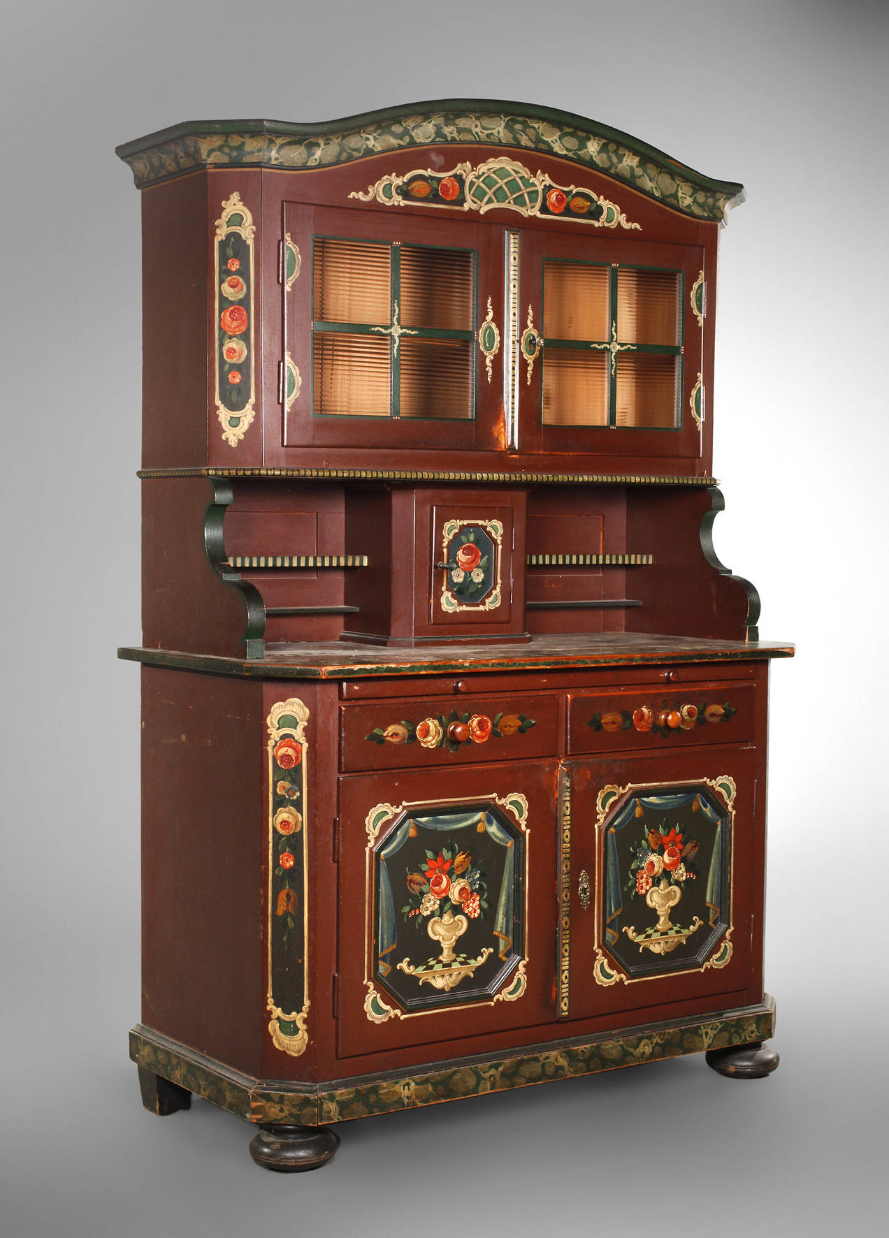 Bäuerliches Aufsatzbuffet