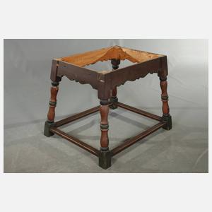 Tisch und zwei Stühle