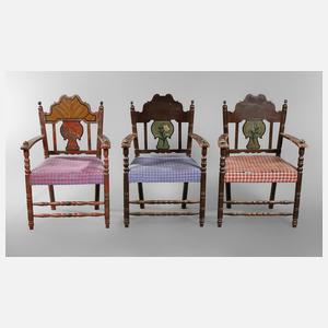 Drei bäuerliche Armlehnstühle