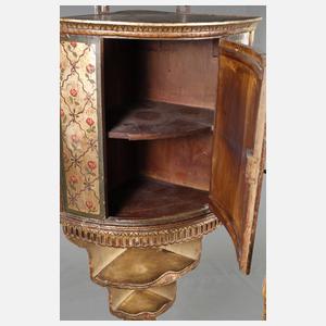 Klassizistisches Eckschränkchen