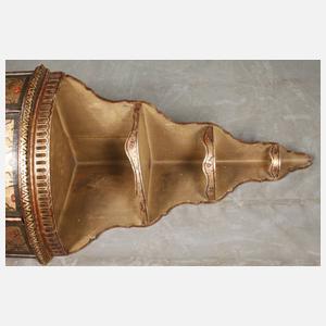 Klassizistisches Eckschränkchen