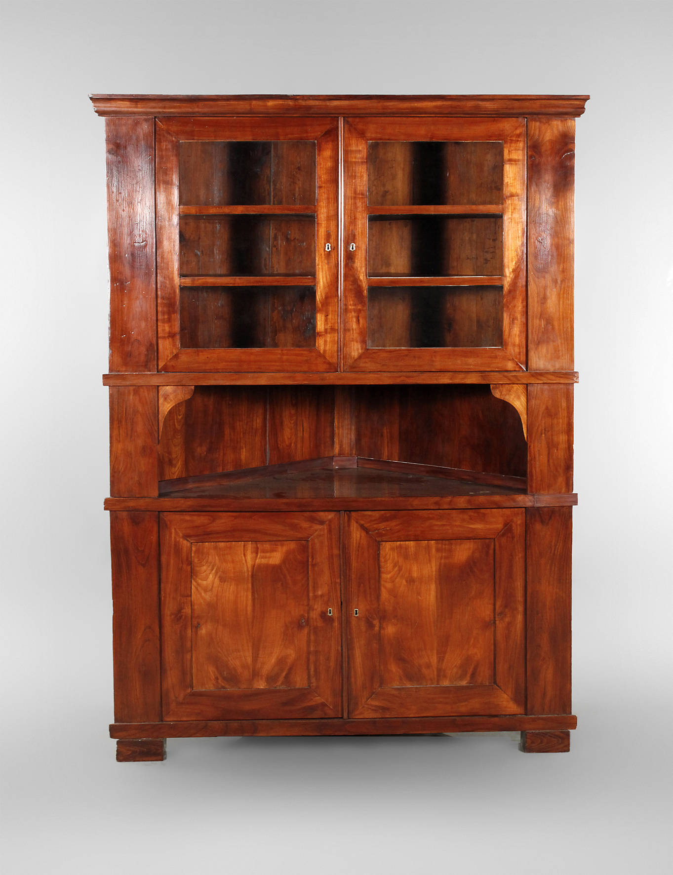 Biedermeier-Eckschrank