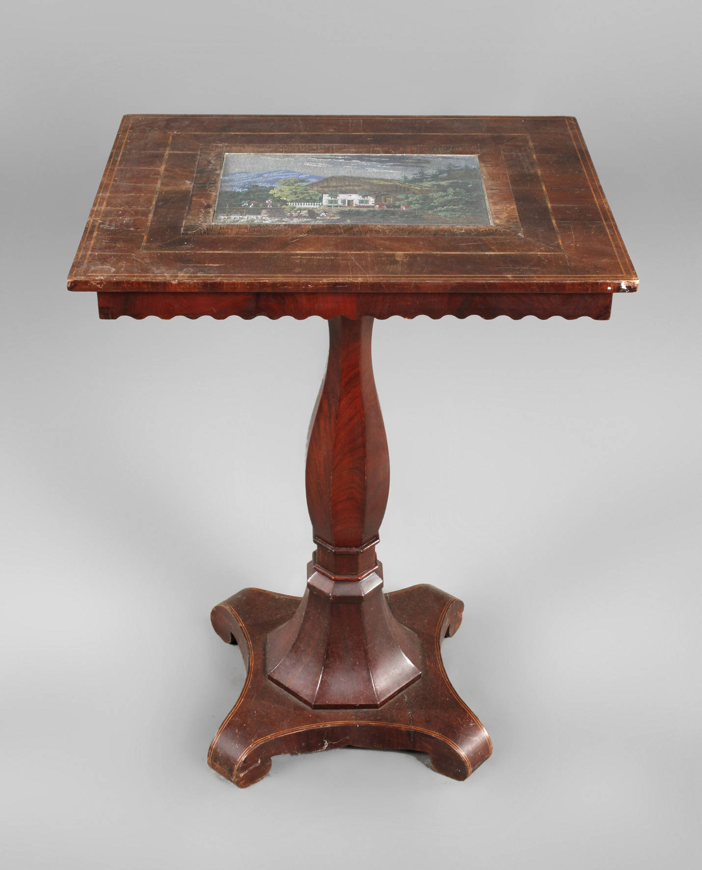 Kleiner Biedermeiertisch