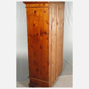 Paar Kleiderschränke