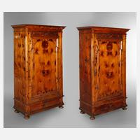 Paar Kleiderschränke111