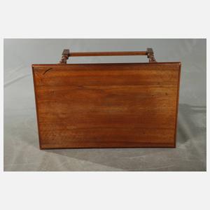 Zwei Gründerzeitbeistelltische