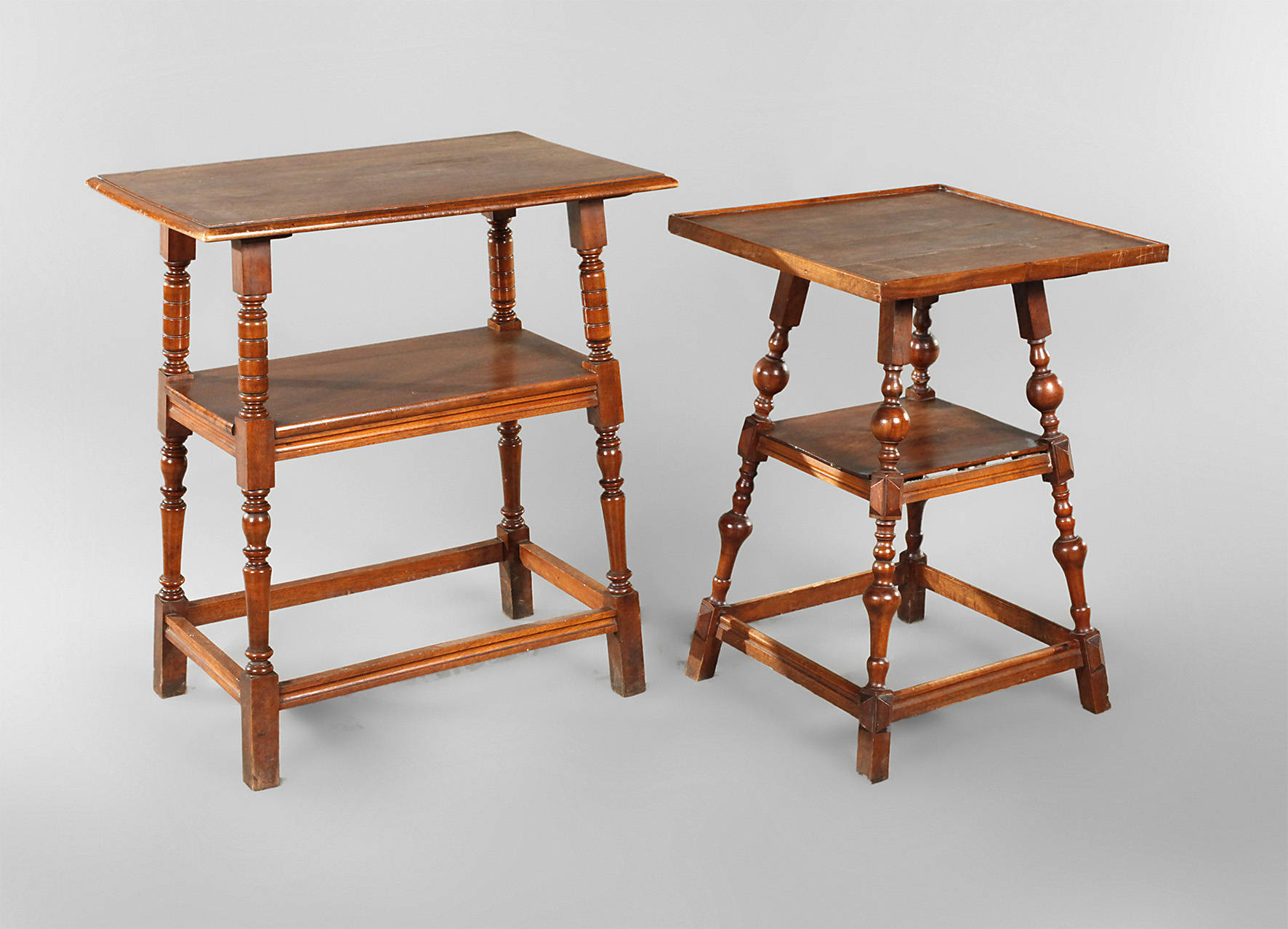 Zwei Gründerzeitbeistelltische