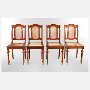 Vier Stühle um 1870