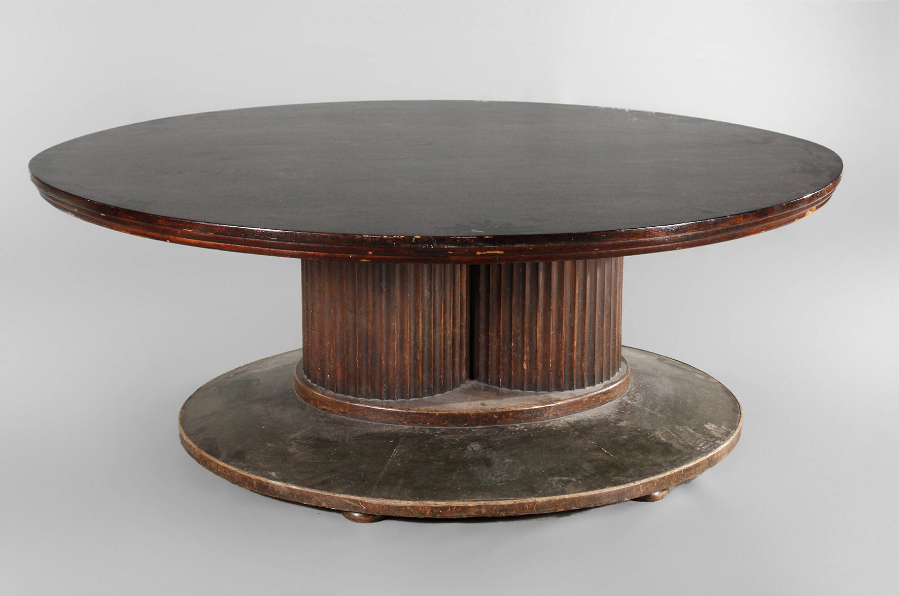 Großer Konferenztisch