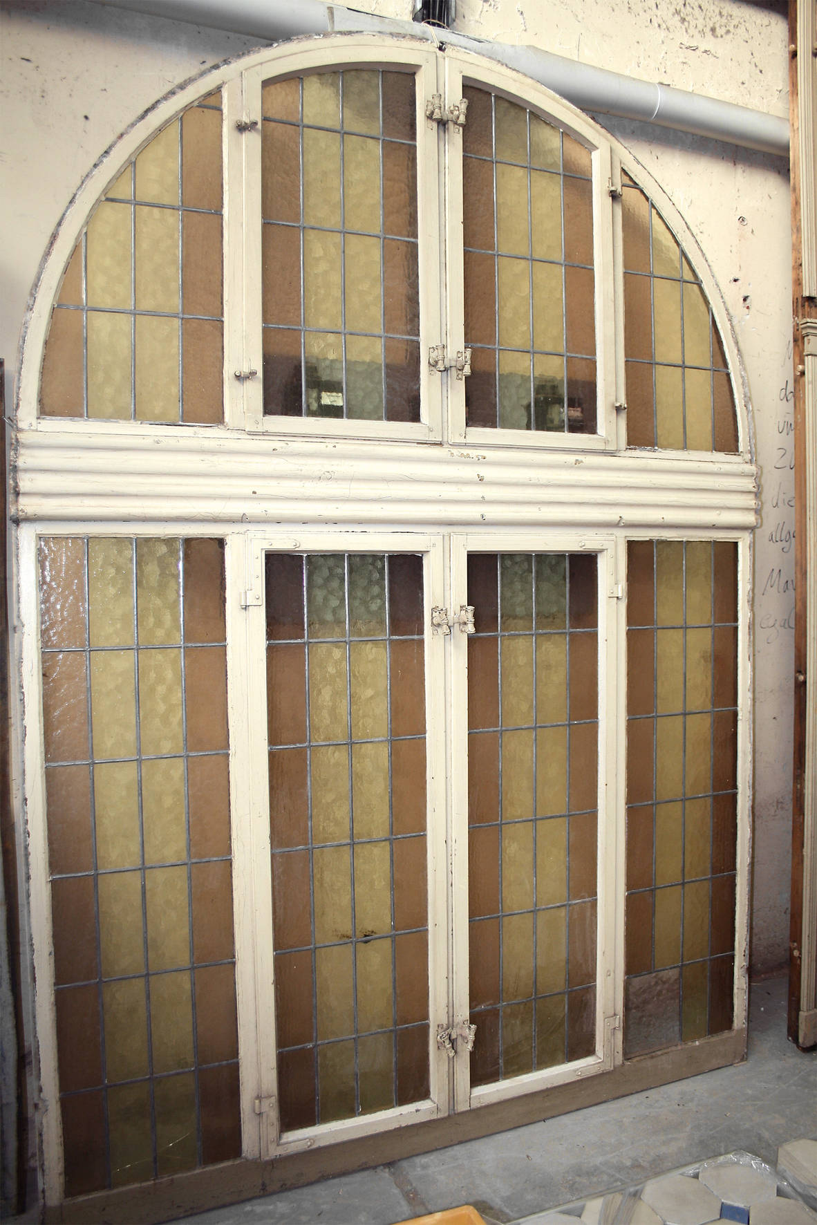 Großes Bleiglasfenster