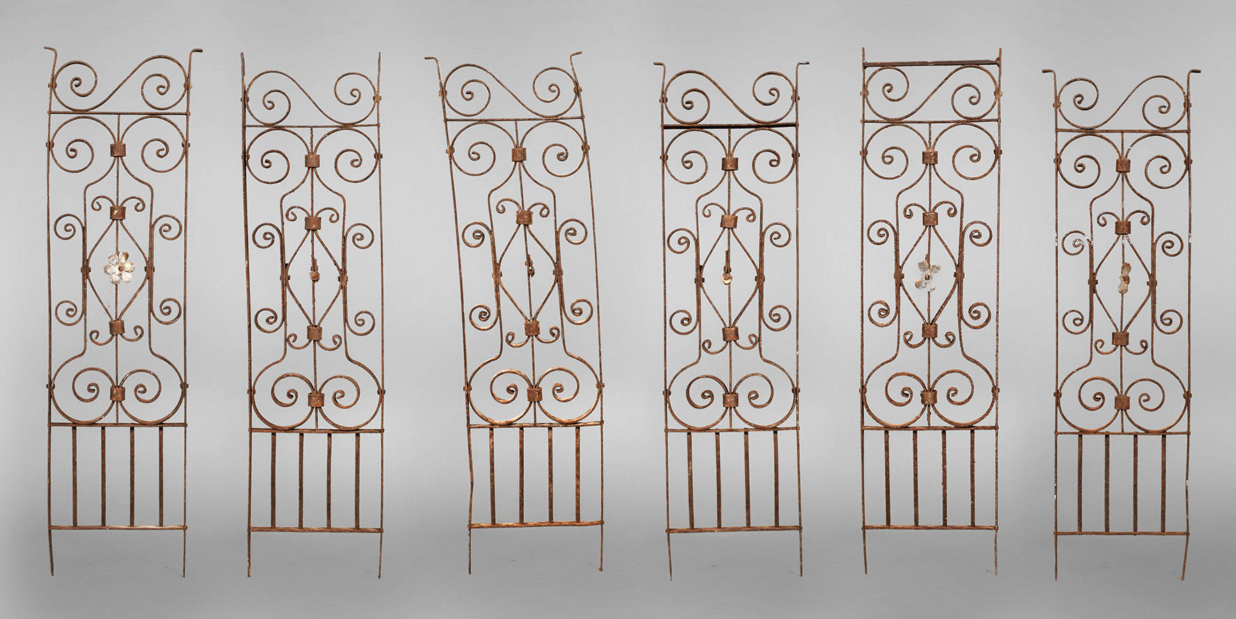 Sechs Türgitter Historismus