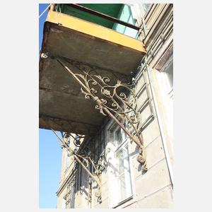 Paar prächtige Ausleger für ein Vordach