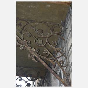 Paar prächtige Ausleger für ein Vordach