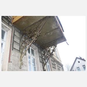 Paar prächtige Ausleger für ein Vordach