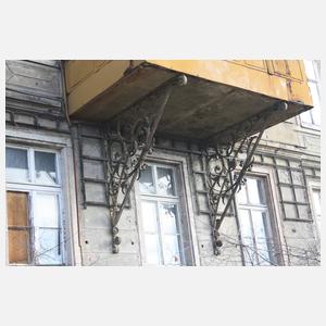 Paar prächtige Ausleger für ein Vordach