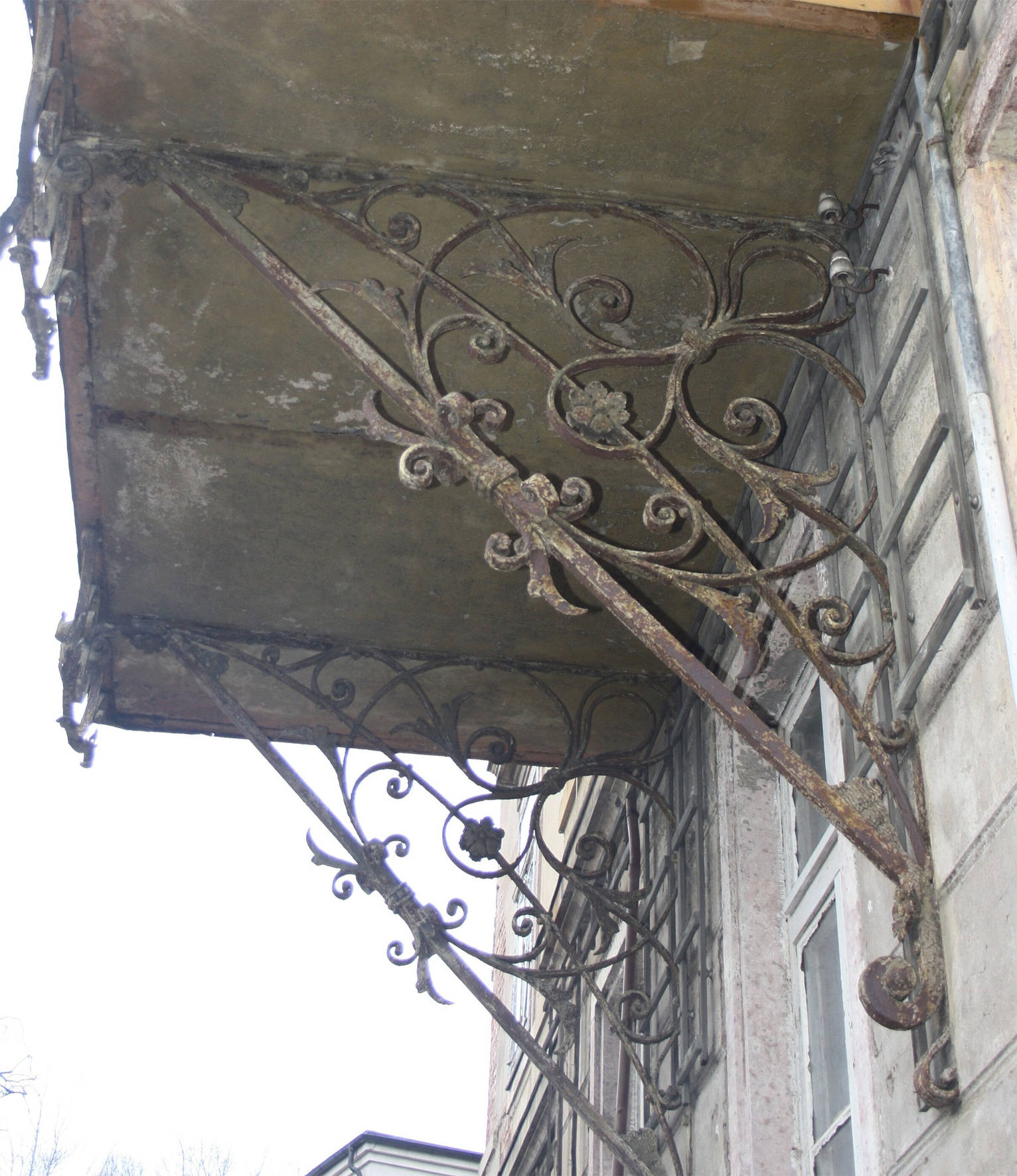 Paar prächtige Ausleger für ein Vordach