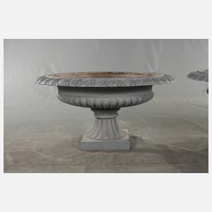 Paar repräsentative Pflanzbecken