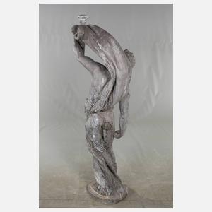 Lebensgroße Gartenfigur