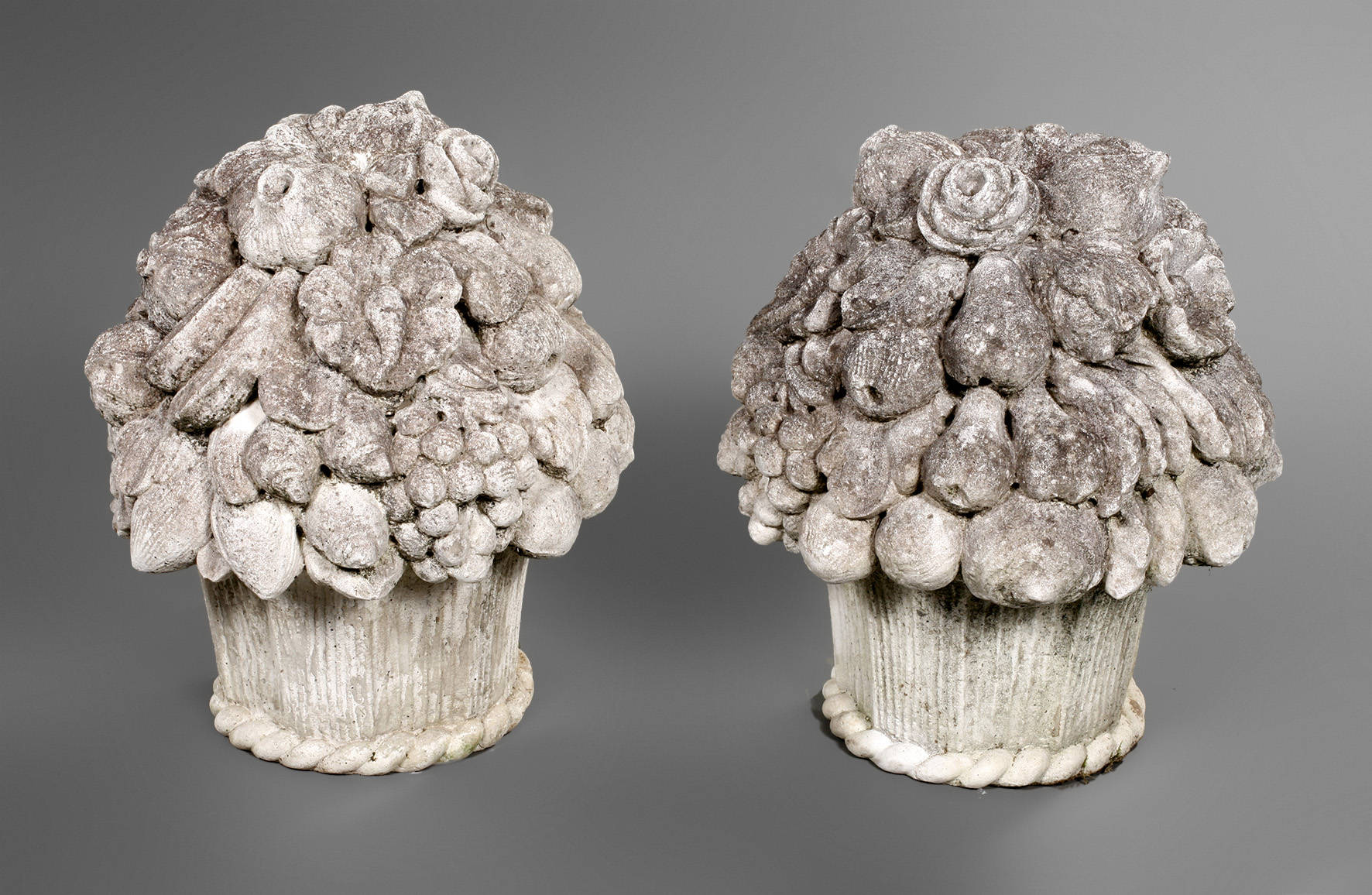 Paar Pfeilerbekrönungen