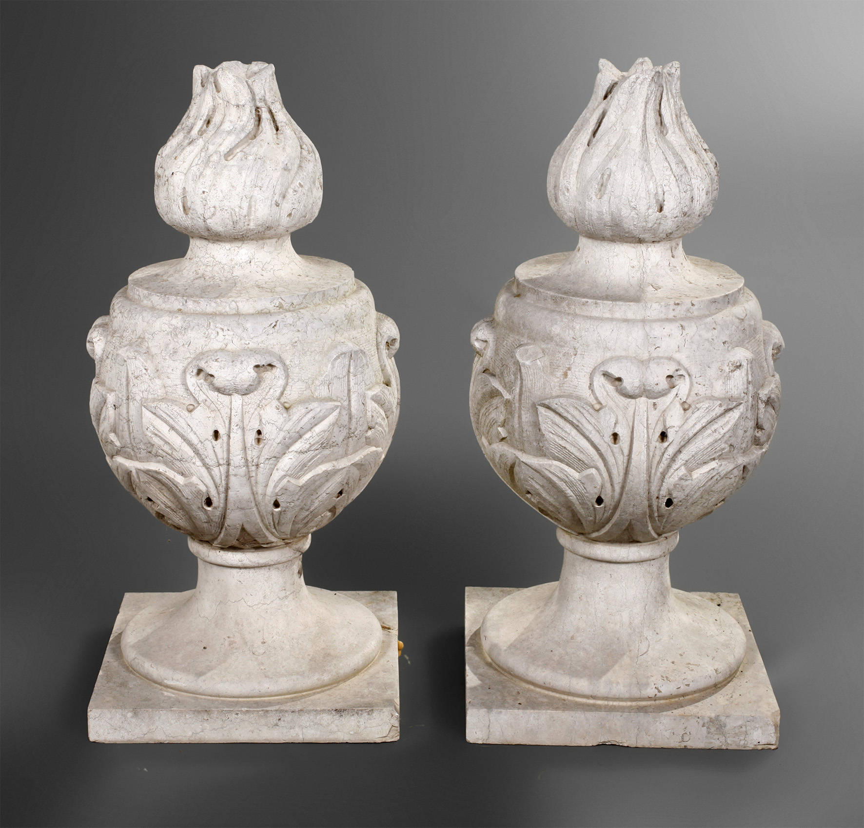 Paar Pfeilerbekrönungen