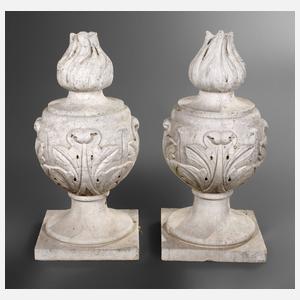 Paar Pfeilerbekrönungen