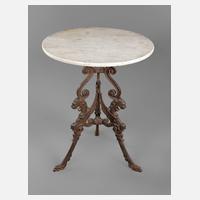 Gartentisch mit Greifen111