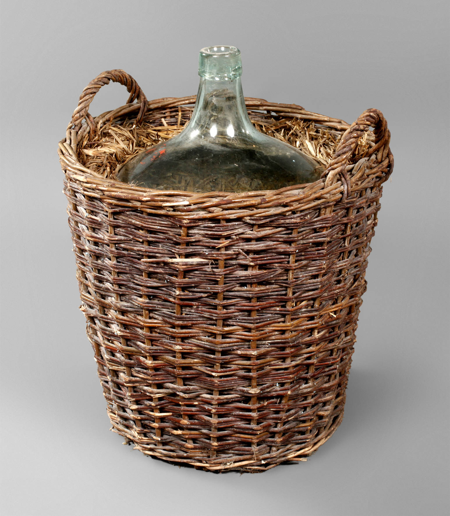 Weinballon im Weidenkorb