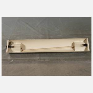 Acht Industrieleuchten