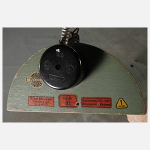 Acht Industrieleuchten