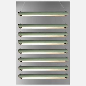 Acht Industrieleuchten