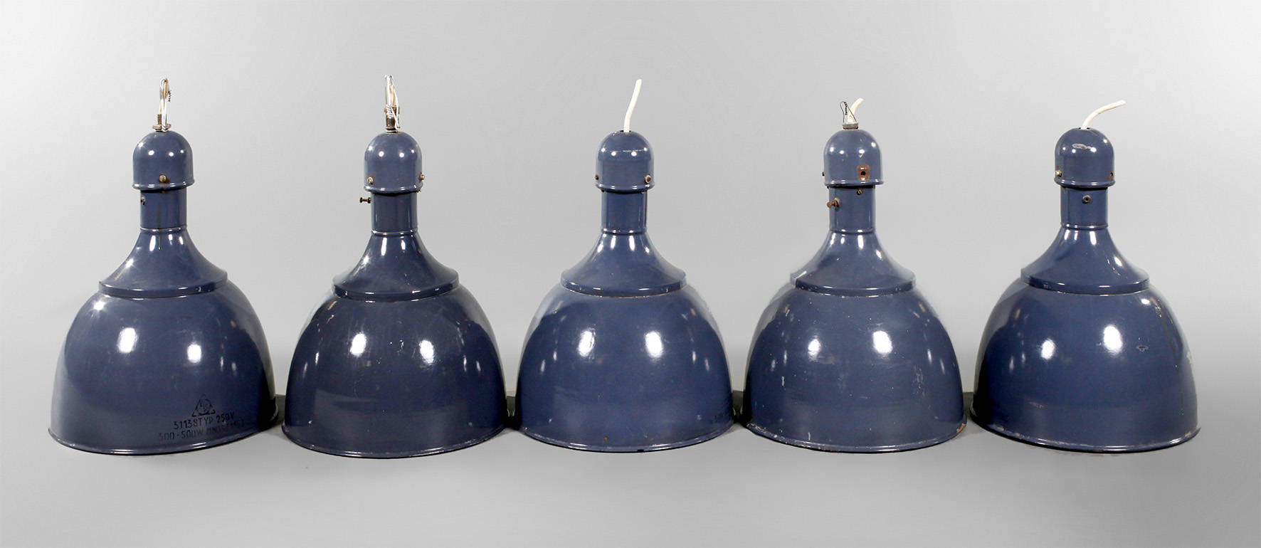 Fünf Industrielampen