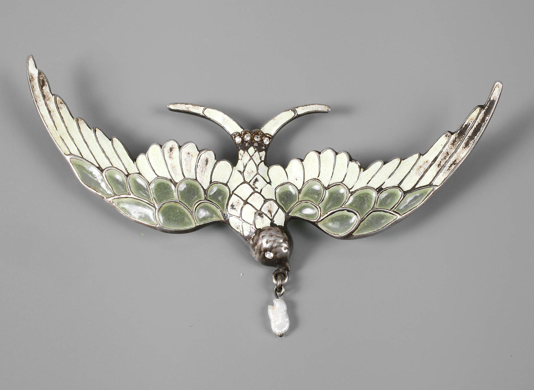 Vogelbrosche mit Fensteremaille