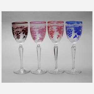 Vier hohe Weinrömer