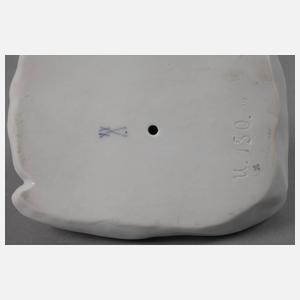 Meissen ”Kind, auf einem Kissen sitzend”