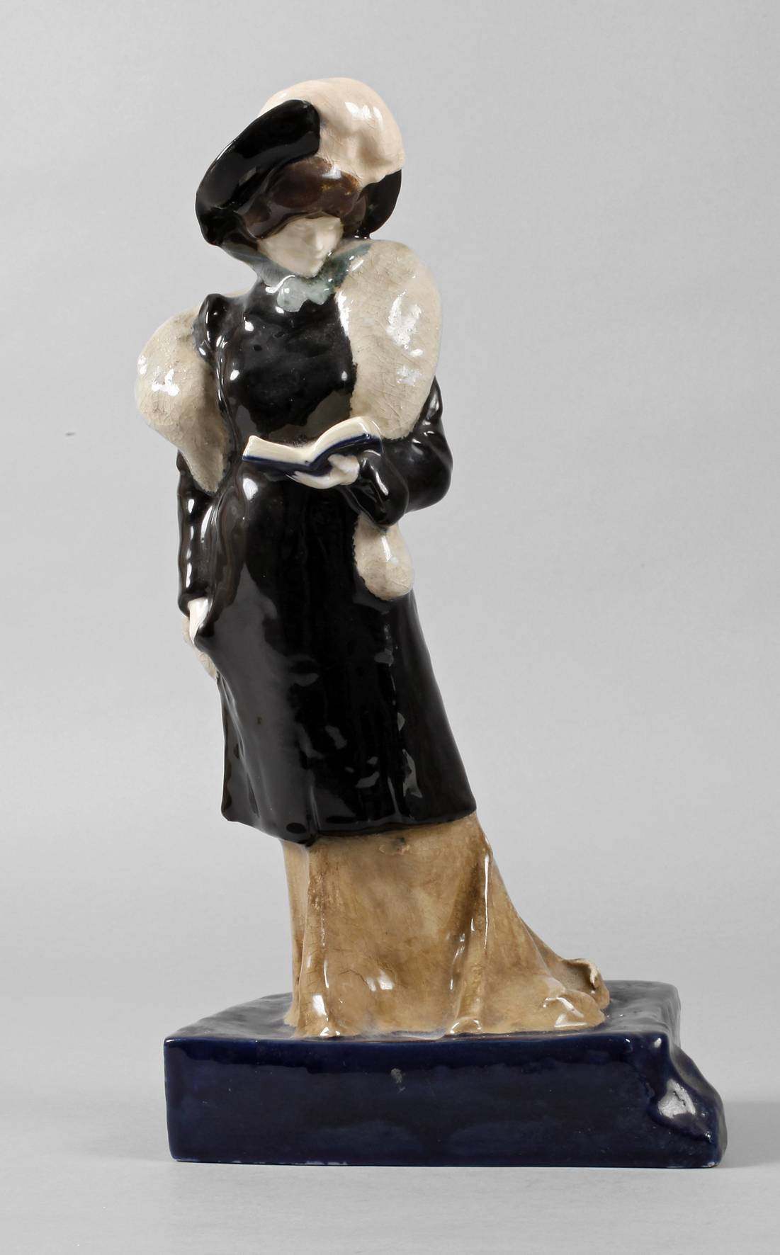 Lesende Dame im Pelz