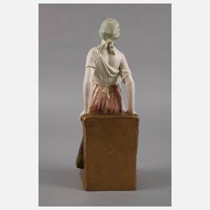 Österreich Frau mit Wassereimer