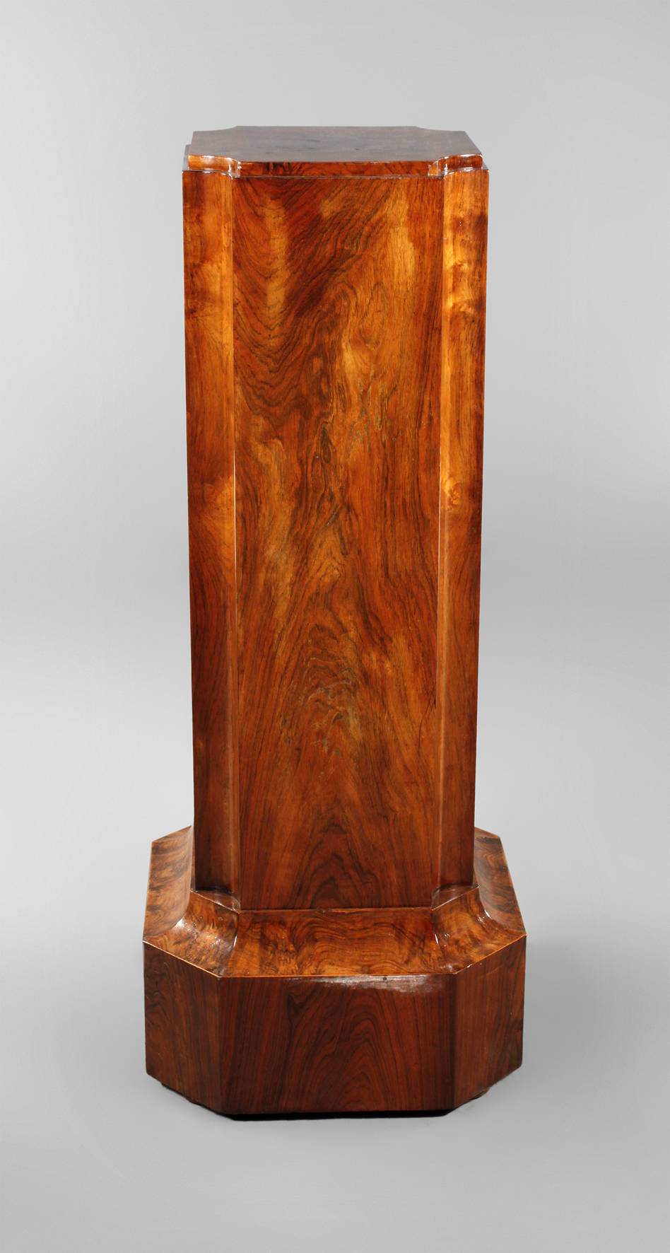 Großes Piedestal Art déco