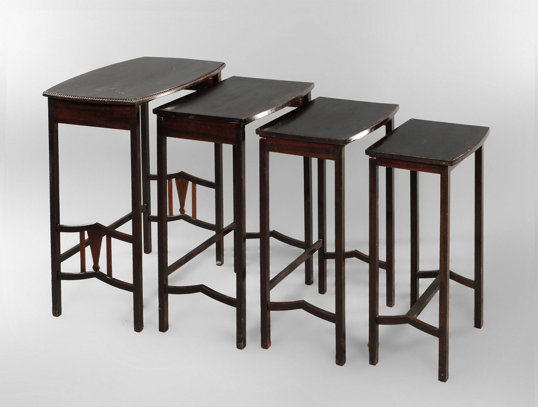 Vier Satztische Art déco