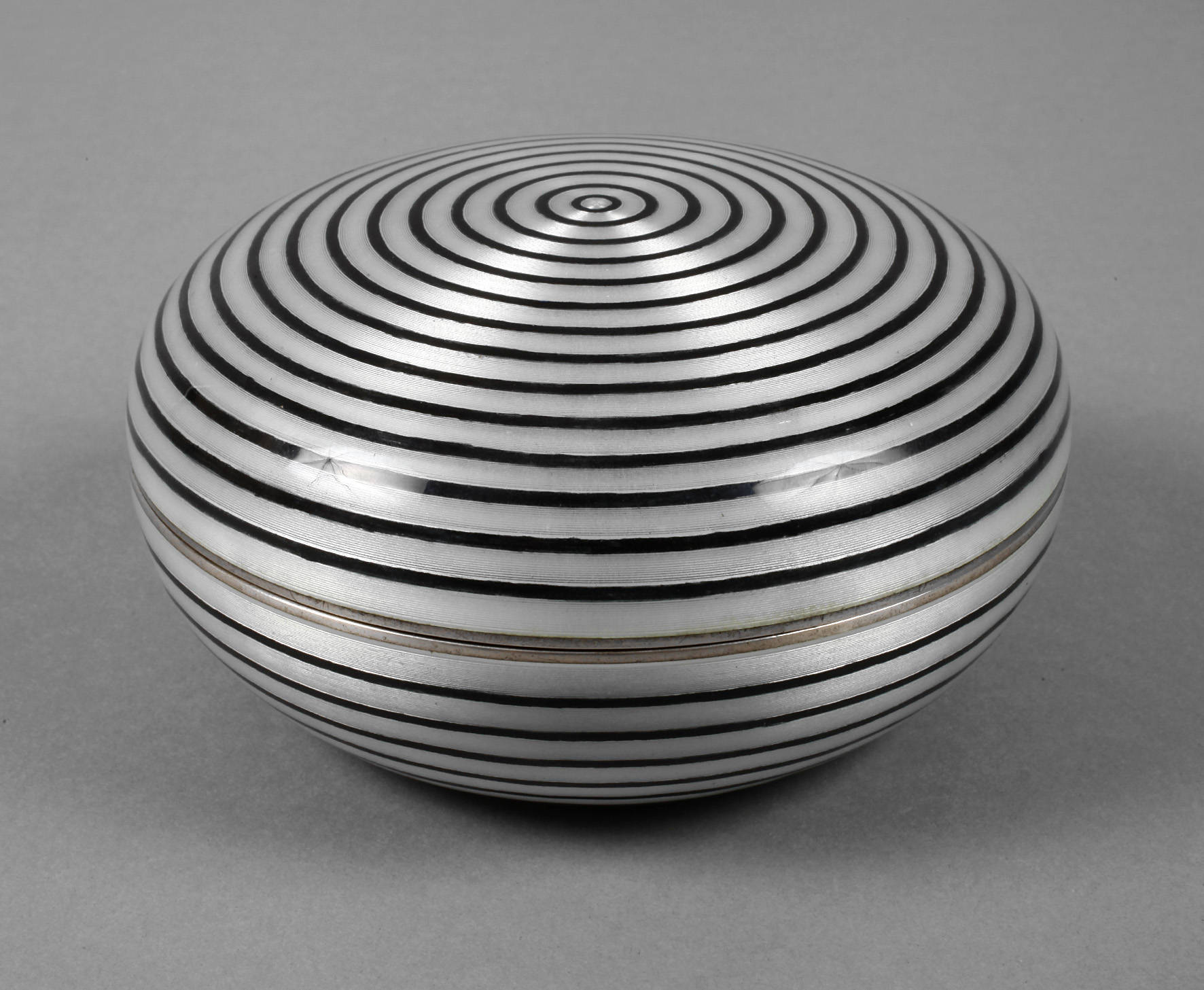 Emaillierte Silberdose