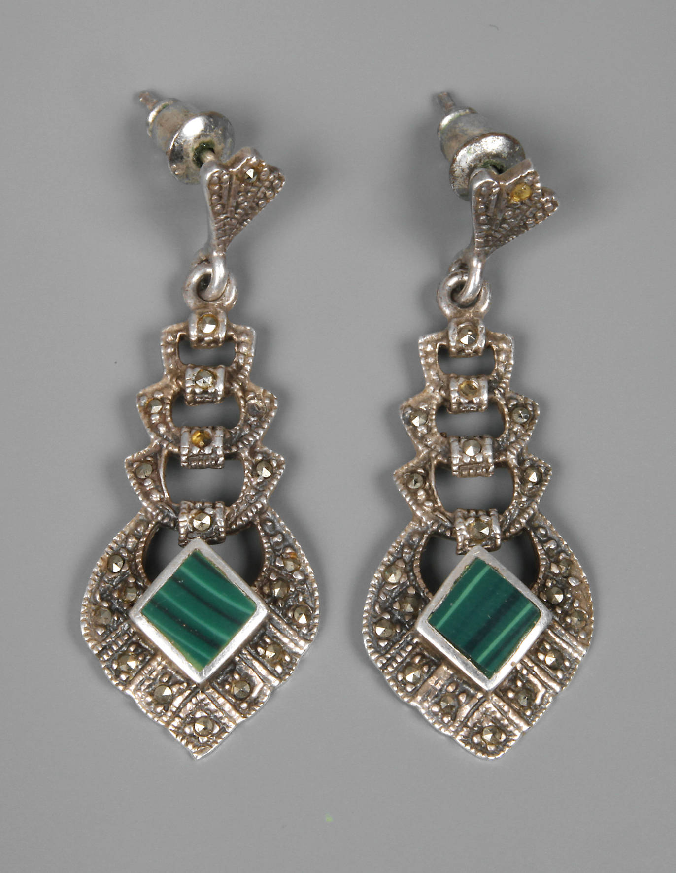 Paar Ohrhänger mit Steinbesatz