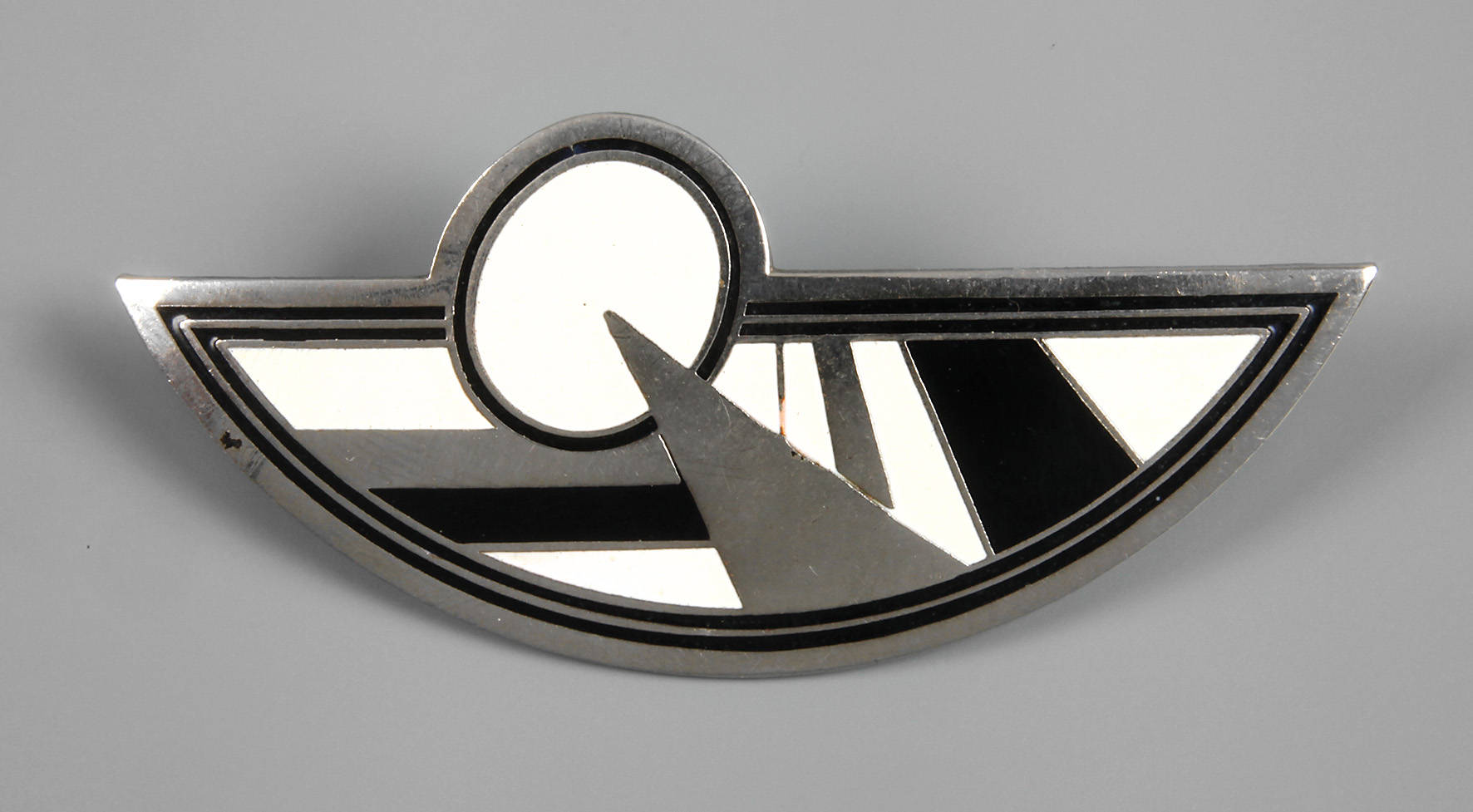 Brosche mit Emaileinlagen