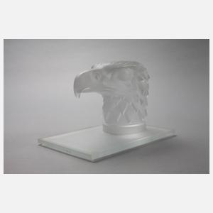 Zwei Adlerskulpturen