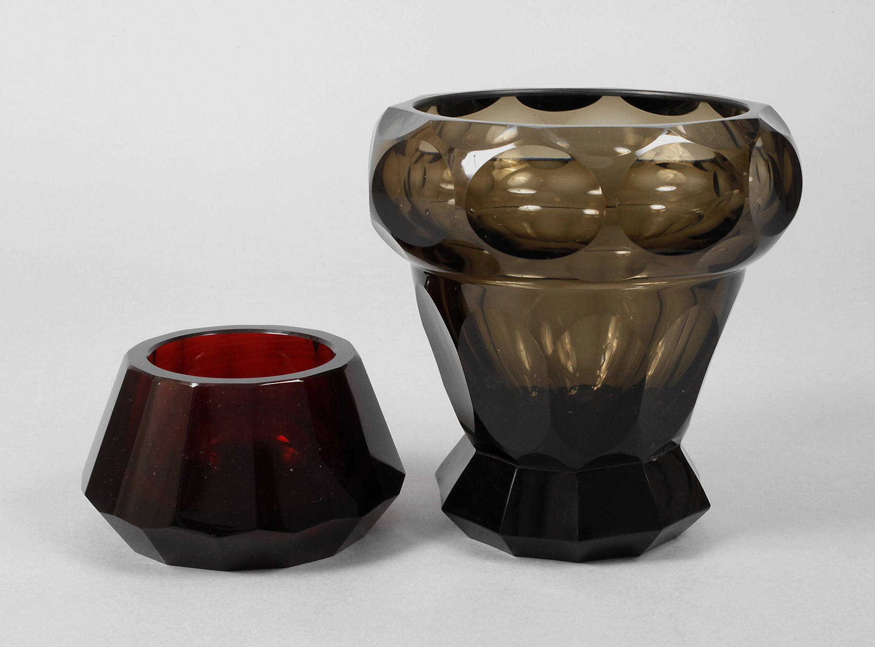 Zwei massive böhmische Glasschalen