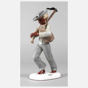 Goldscheider Wien schreitender Dudelsackspieler