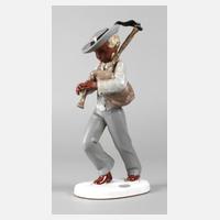 Goldscheider Wien schreitender Dudelsackspieler111