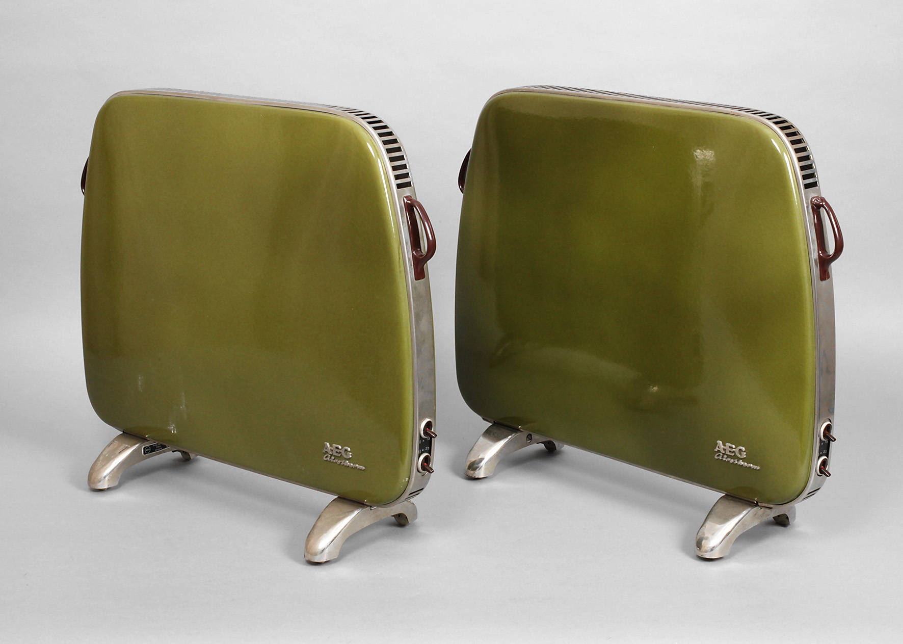 Zwei Heizkörper AEG