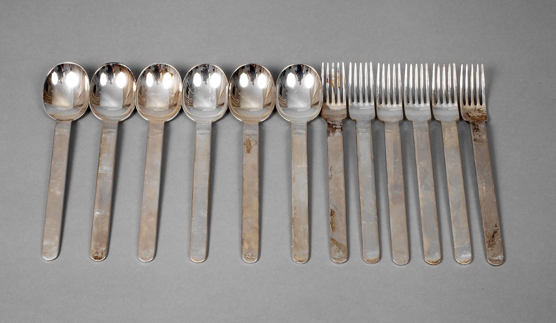 Sechs Löffel und Gabeln modernes Design