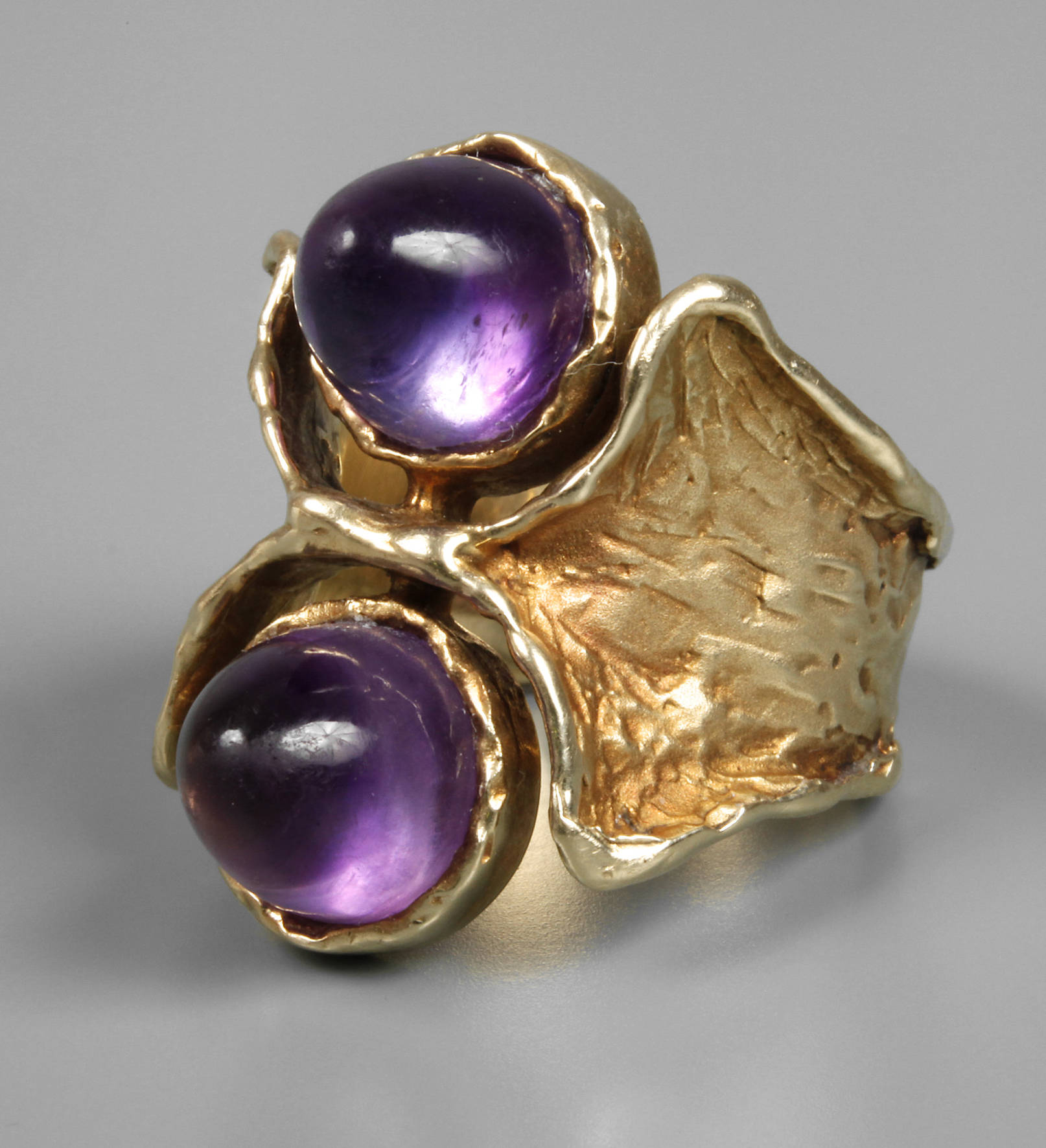 Designerring mit Amethysten